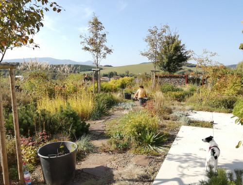 Záhrada s výhľadom do krajiny 2